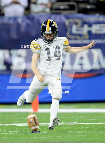 Thumbnail 2 in University Lab vs. De La Salle (LHSAA 3A Final)  photogallery.