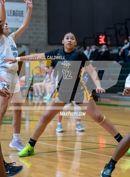 Thumbnail 3 in Lincoln vs Gig Harbor (WIAA 3A District Consolation Final) photogallery.