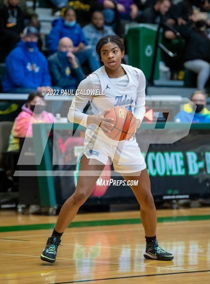 Thumbnail 2 in Lincoln vs Gig Harbor (WIAA 3A District Consolation Final) photogallery.