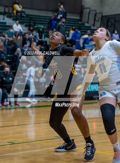 Thumbnail 3 in Lincoln vs Gig Harbor (WIAA 3A District Consolation Final) photogallery.