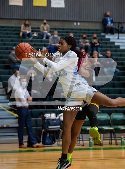 Thumbnail 2 in Lincoln vs Gig Harbor (WIAA 3A District Consolation Final) photogallery.