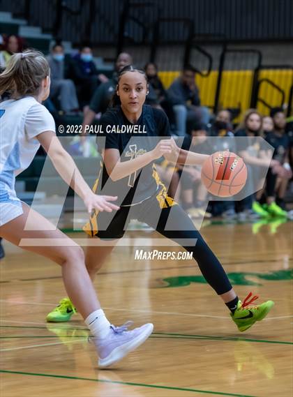 Thumbnail 3 in Lincoln vs Gig Harbor (WIAA 3A District Consolation Final) photogallery.