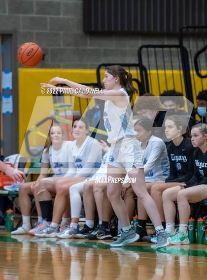 Thumbnail 1 in Lincoln vs Gig Harbor (WIAA 3A District Consolation Final) photogallery.