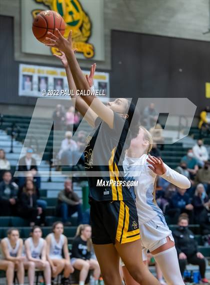 Thumbnail 3 in Lincoln vs Gig Harbor (WIAA 3A District Consolation Final) photogallery.