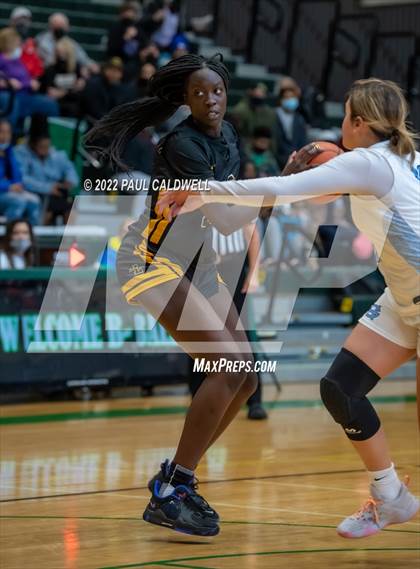 Thumbnail 3 in Lincoln vs Gig Harbor (WIAA 3A District Consolation Final) photogallery.