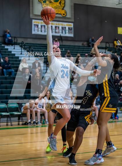 Thumbnail 2 in Lincoln vs Gig Harbor (WIAA 3A District Consolation Final) photogallery.