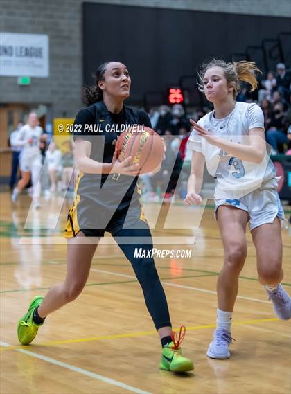 Thumbnail 3 in Lincoln vs Gig Harbor (WIAA 3A District Consolation Final) photogallery.