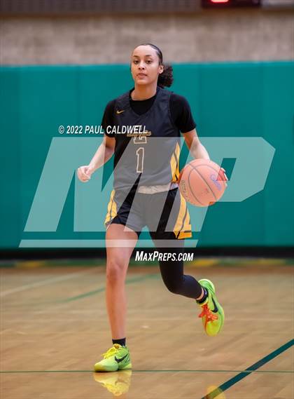 Thumbnail 1 in Lincoln vs Gig Harbor (WIAA 3A District Consolation Final) photogallery.