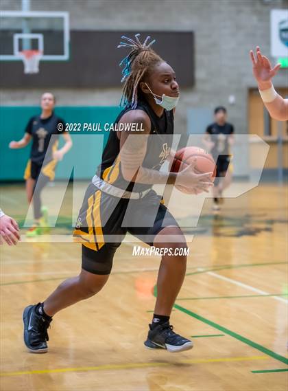 Thumbnail 2 in Lincoln vs Gig Harbor (WIAA 3A District Consolation Final) photogallery.
