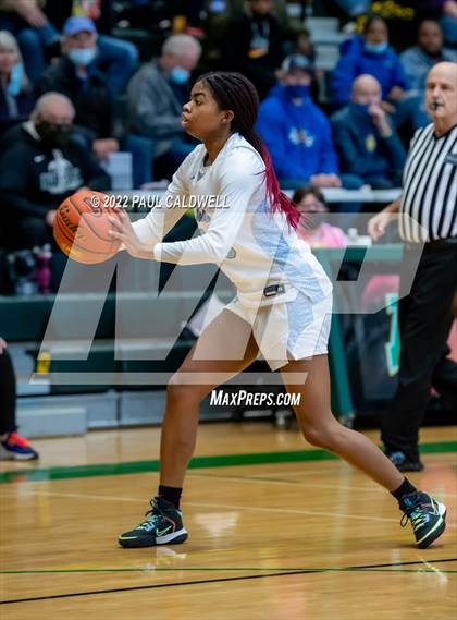 Thumbnail 1 in Lincoln vs Gig Harbor (WIAA 3A District Consolation Final) photogallery.