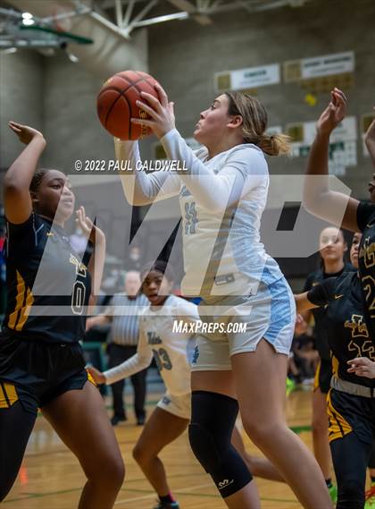 Thumbnail 2 in Lincoln vs Gig Harbor (WIAA 3A District Consolation Final) photogallery.
