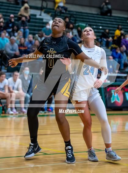 Thumbnail 1 in Lincoln vs Gig Harbor (WIAA 3A District Consolation Final) photogallery.