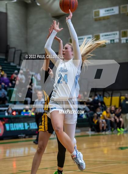 Thumbnail 1 in Lincoln vs Gig Harbor (WIAA 3A District Consolation Final) photogallery.