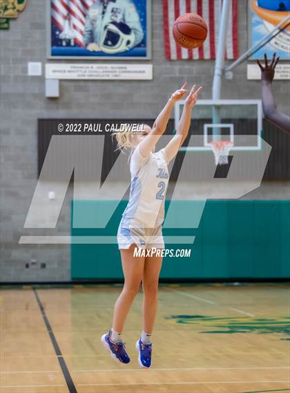 Thumbnail 2 in Lincoln vs Gig Harbor (WIAA 3A District Consolation Final) photogallery.