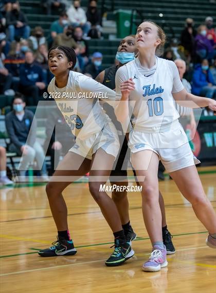 Thumbnail 1 in Lincoln vs Gig Harbor (WIAA 3A District Consolation Final) photogallery.