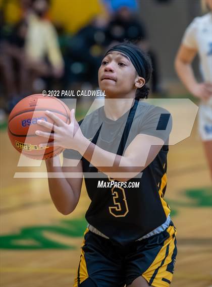 Thumbnail 3 in Lincoln vs Gig Harbor (WIAA 3A District Consolation Final) photogallery.