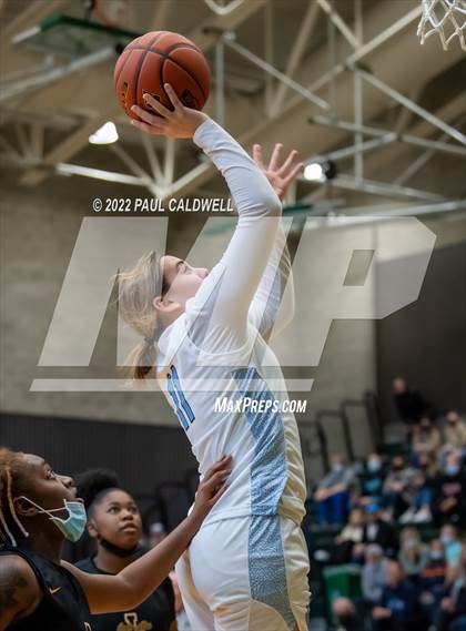 Thumbnail 2 in Lincoln vs Gig Harbor (WIAA 3A District Consolation Final) photogallery.
