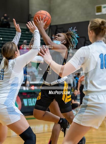 Thumbnail 2 in Lincoln vs Gig Harbor (WIAA 3A District Consolation Final) photogallery.
