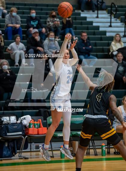 Thumbnail 1 in Lincoln vs Gig Harbor (WIAA 3A District Consolation Final) photogallery.