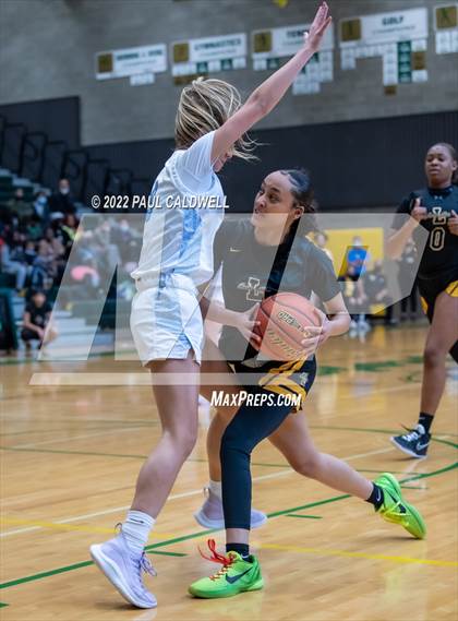 Thumbnail 1 in Lincoln vs Gig Harbor (WIAA 3A District Consolation Final) photogallery.