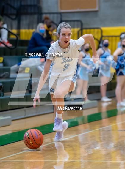 Thumbnail 2 in Lincoln vs Gig Harbor (WIAA 3A District Consolation Final) photogallery.