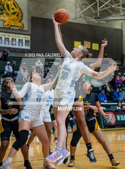 Thumbnail 1 in Lincoln vs Gig Harbor (WIAA 3A District Consolation Final) photogallery.