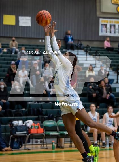 Thumbnail 1 in Lincoln vs Gig Harbor (WIAA 3A District Consolation Final) photogallery.