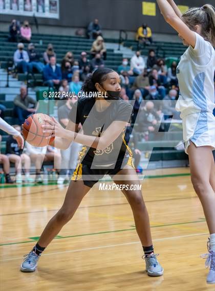 Thumbnail 3 in Lincoln vs Gig Harbor (WIAA 3A District Consolation Final) photogallery.