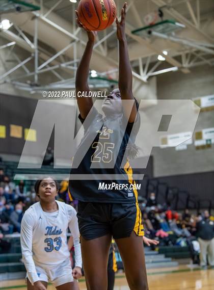 Thumbnail 2 in Lincoln vs Gig Harbor (WIAA 3A District Consolation Final) photogallery.