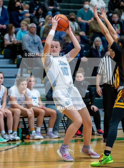 Thumbnail 3 in Lincoln vs Gig Harbor (WIAA 3A District Consolation Final) photogallery.