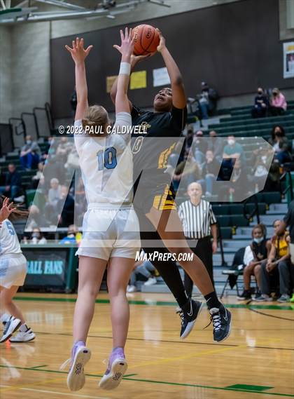 Thumbnail 1 in Lincoln vs Gig Harbor (WIAA 3A District Consolation Final) photogallery.