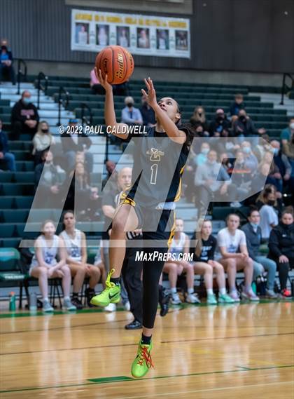Thumbnail 2 in Lincoln vs Gig Harbor (WIAA 3A District Consolation Final) photogallery.