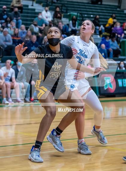 Thumbnail 2 in Lincoln vs Gig Harbor (WIAA 3A District Consolation Final) photogallery.