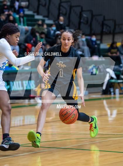 Thumbnail 1 in Lincoln vs Gig Harbor (WIAA 3A District Consolation Final) photogallery.