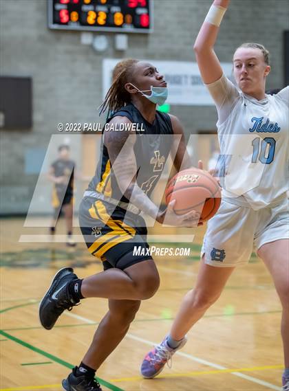 Thumbnail 1 in Lincoln vs Gig Harbor (WIAA 3A District Consolation Final) photogallery.