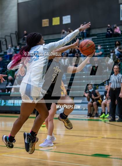 Thumbnail 1 in Lincoln vs Gig Harbor (WIAA 3A District Consolation Final) photogallery.