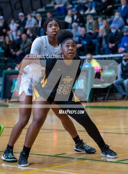 Thumbnail 2 in Lincoln vs Gig Harbor (WIAA 3A District Consolation Final) photogallery.