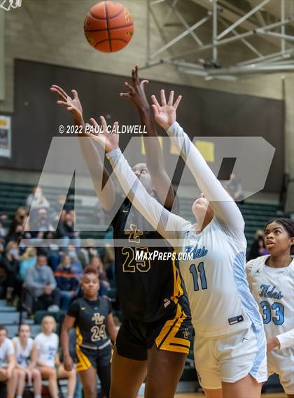 Thumbnail 3 in Lincoln vs Gig Harbor (WIAA 3A District Consolation Final) photogallery.