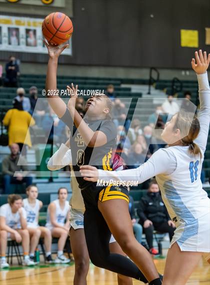Thumbnail 1 in Lincoln vs Gig Harbor (WIAA 3A District Consolation Final) photogallery.
