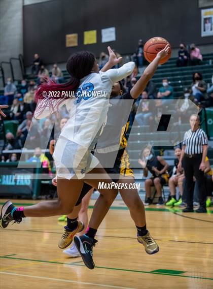 Thumbnail 2 in Lincoln vs Gig Harbor (WIAA 3A District Consolation Final) photogallery.