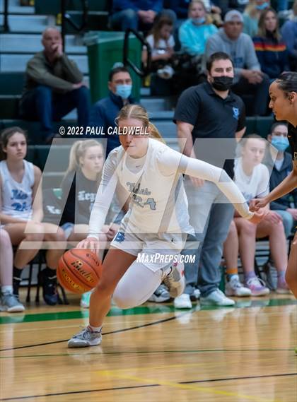 Thumbnail 2 in Lincoln vs Gig Harbor (WIAA 3A District Consolation Final) photogallery.
