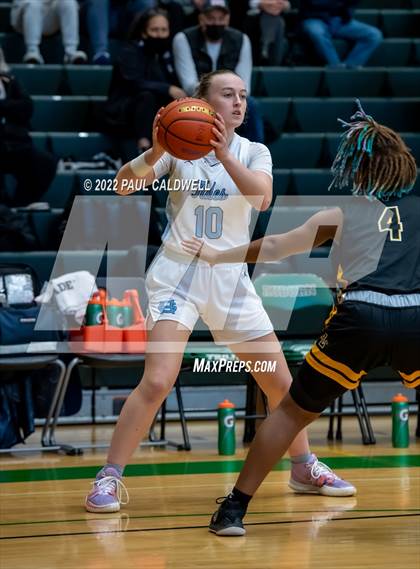Thumbnail 2 in Lincoln vs Gig Harbor (WIAA 3A District Consolation Final) photogallery.