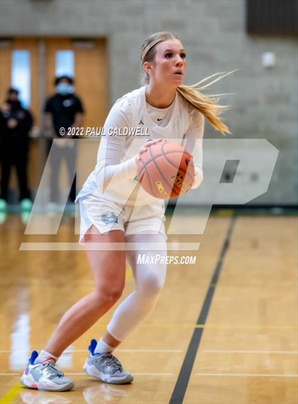 Thumbnail 1 in Lincoln vs Gig Harbor (WIAA 3A District Consolation Final) photogallery.