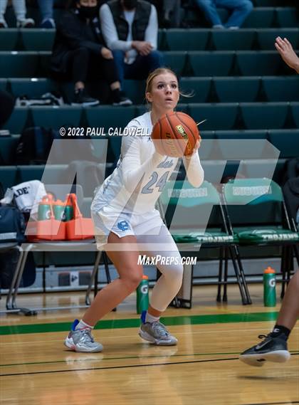 Thumbnail 3 in Lincoln vs Gig Harbor (WIAA 3A District Consolation Final) photogallery.