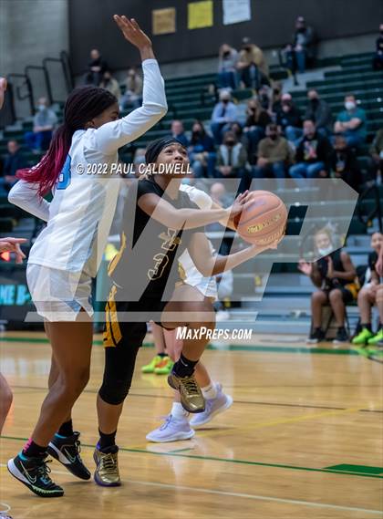 Thumbnail 3 in Lincoln vs Gig Harbor (WIAA 3A District Consolation Final) photogallery.