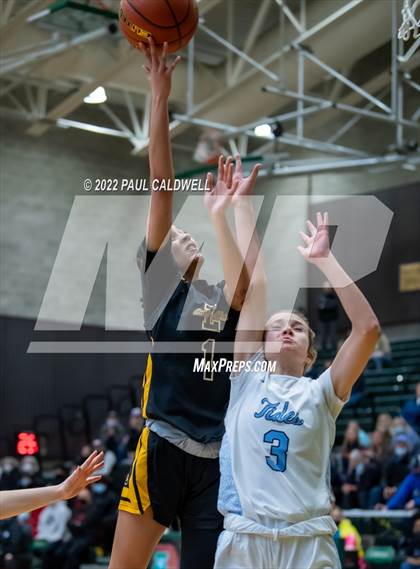 Thumbnail 2 in Lincoln vs Gig Harbor (WIAA 3A District Consolation Final) photogallery.