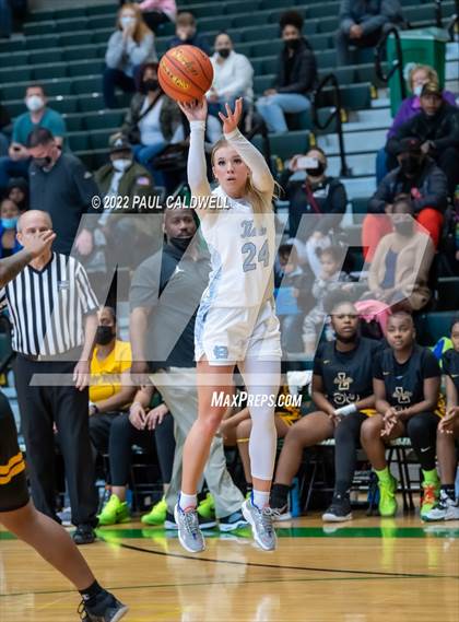Thumbnail 3 in Lincoln vs Gig Harbor (WIAA 3A District Consolation Final) photogallery.