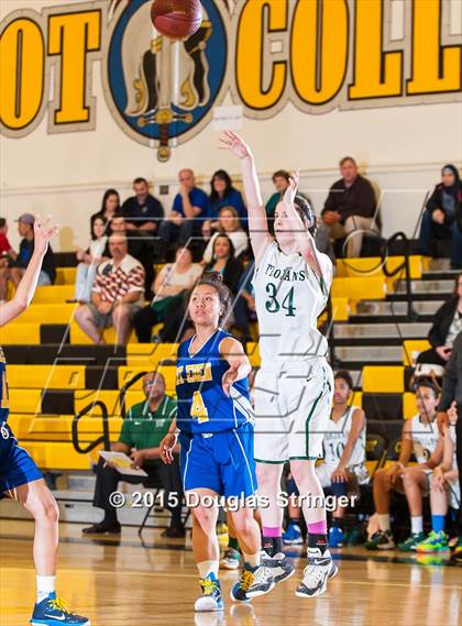 Thumbnail 2 in Mt. Eden vs. Castro Valley (CIF WACC Championship) photogallery.