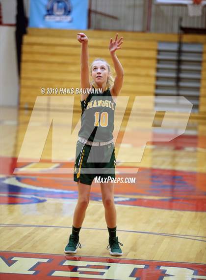Thumbnail 2 in Bishop Manogue vs. Reno (Winter Tip Off) photogallery.