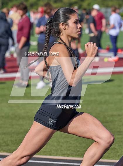 Thumbnail 1 in Dog Pound Invitational (800M) photogallery.